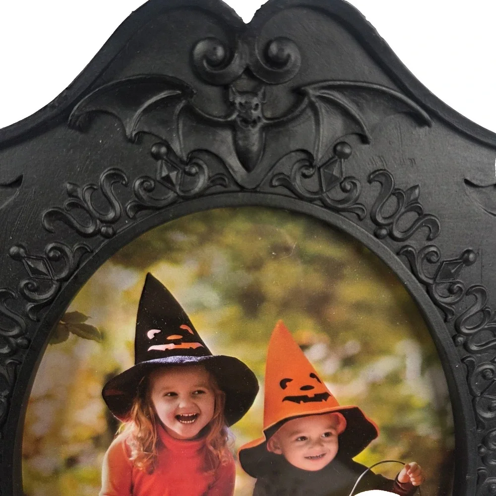 Isaac Jacobs Picture Frame Adults 4x6 Black New Gothic Bat Skull Halloween Decor